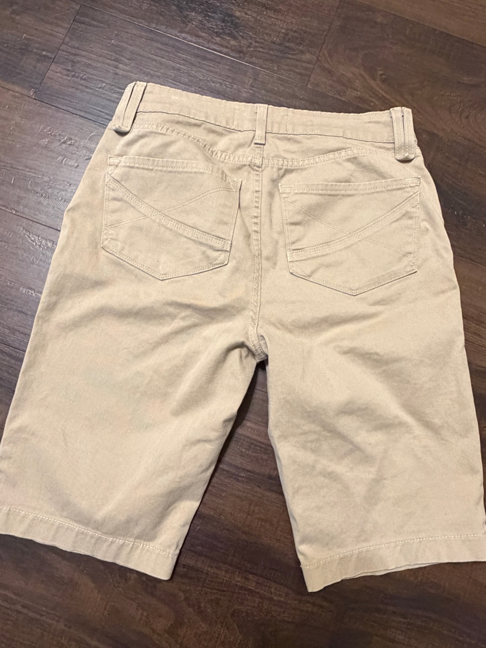 NYDJ Not Your Daughterโs Jeans Bermuda Shorts 6P Beige Khaki Lift Tuck USA